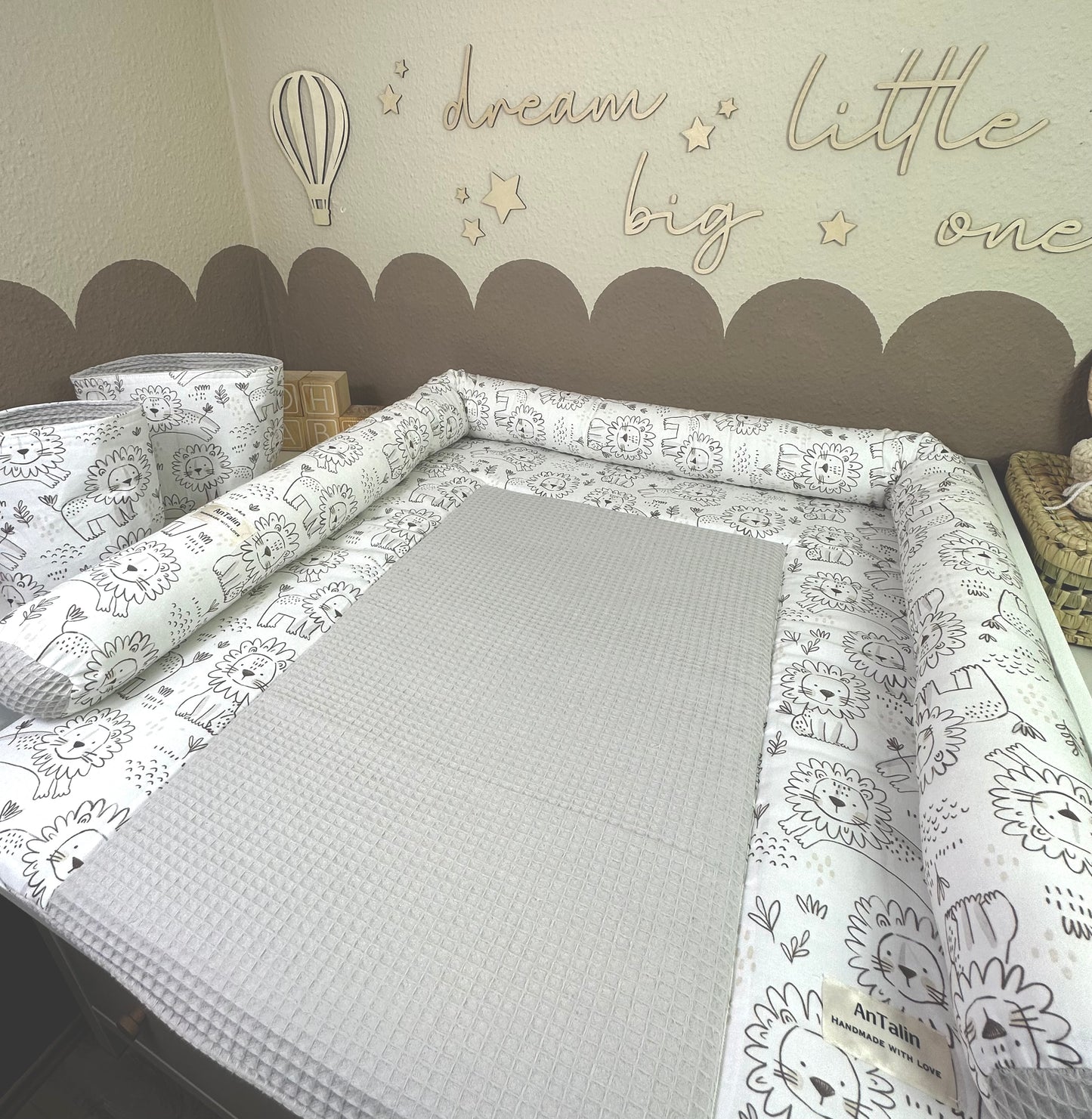 Wickeltischumrandung Lion Gang