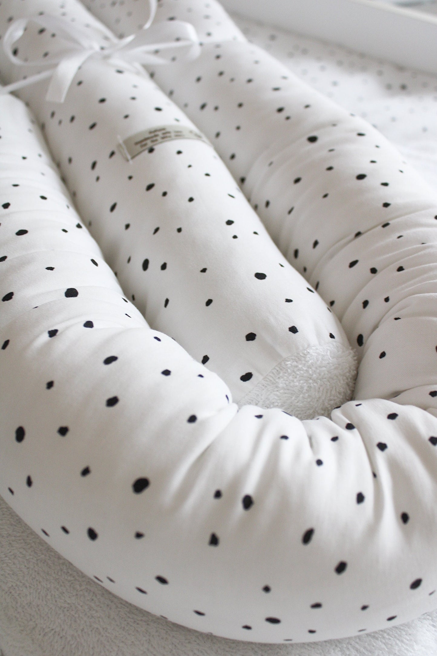 Wickeltischumrandung dots