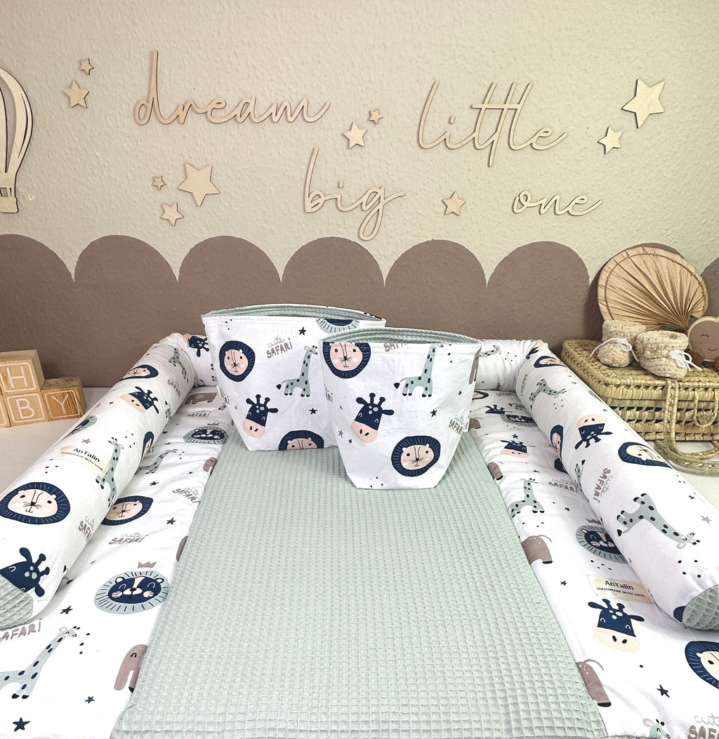 Wickelauflagen Set 5-teilig Small Wildlife von AnTalin, mintgrüne Waffelpique mit Tiermotiven, weiche und bequeme Wickelunterlagen