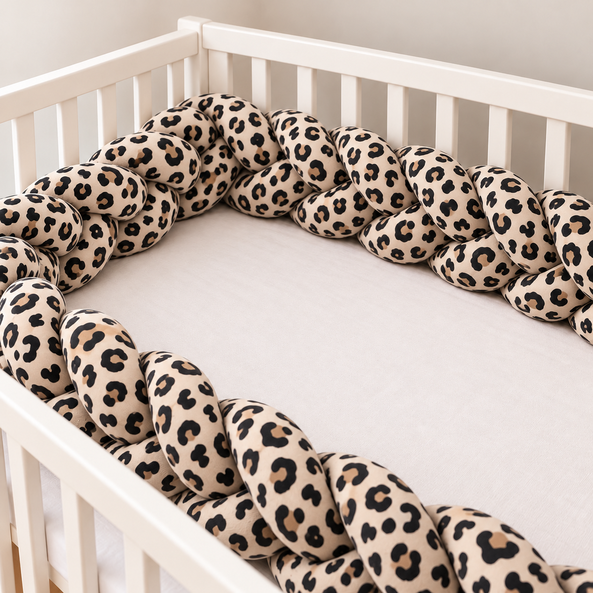 Geflochtene Bettschlange Baby - Kuschelweich & liebevoll gestaltet Leo beige
