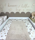 Beige Frottee Wickelauflage mit Löwenkopf-Design von AnTalin, weiche und bequeme Wickelunterlage für Babys