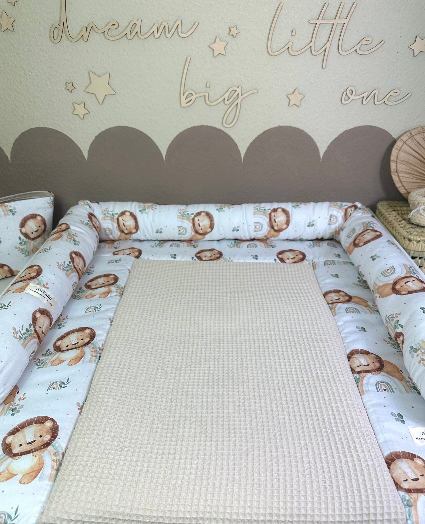 Wickelauflage Lion Rainbow, waffelpique hell beige