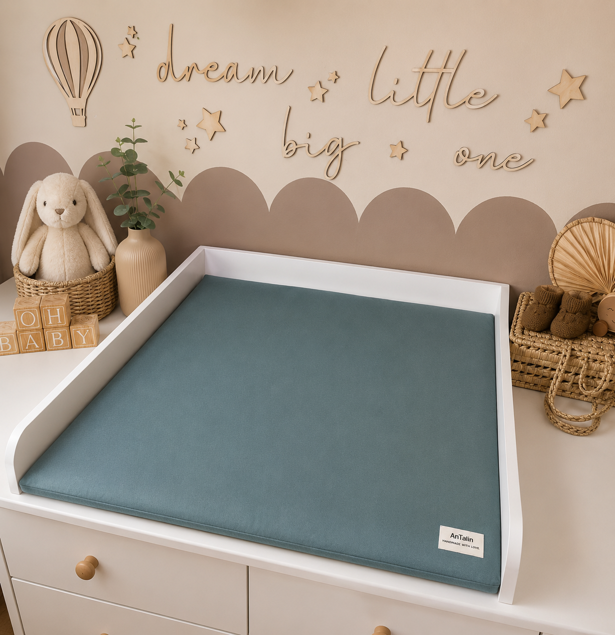 Wasserabweisende Wickelauflage in mintgrün, Uni-Design von AnTalin, mit weicher Oberfläche und praktischer Nutzung.