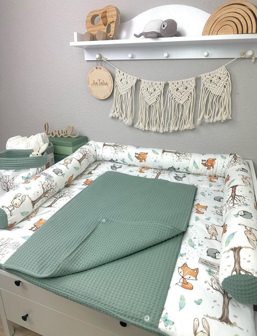 Wickelauflagen Set 5-tlg. Waldfreunde, waffelpique in Altgrün, weiche und langlebige Baby-Wickelunterlagen von AnTalin