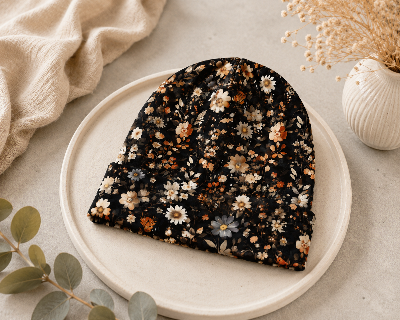 Baby Beanie Midnight Meadow - Handgefertigte Mütze mit floralem Design