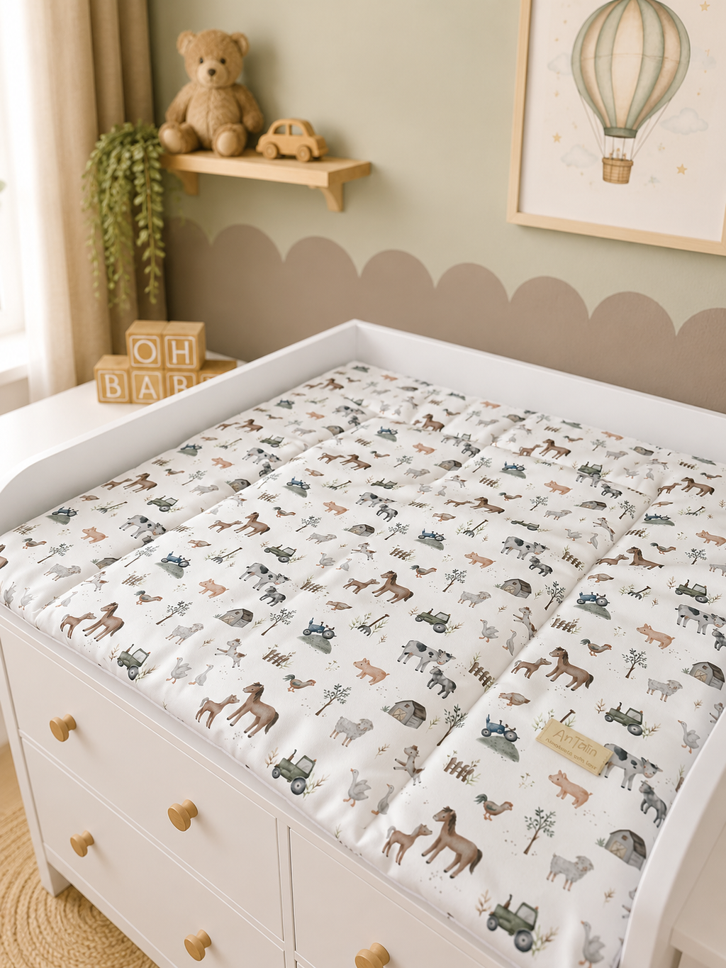 Wasserabweisende Wickelauflage im Bauernhof-Design von AnTalin, 75x75 cm, weiche Oberfläche für Babys.