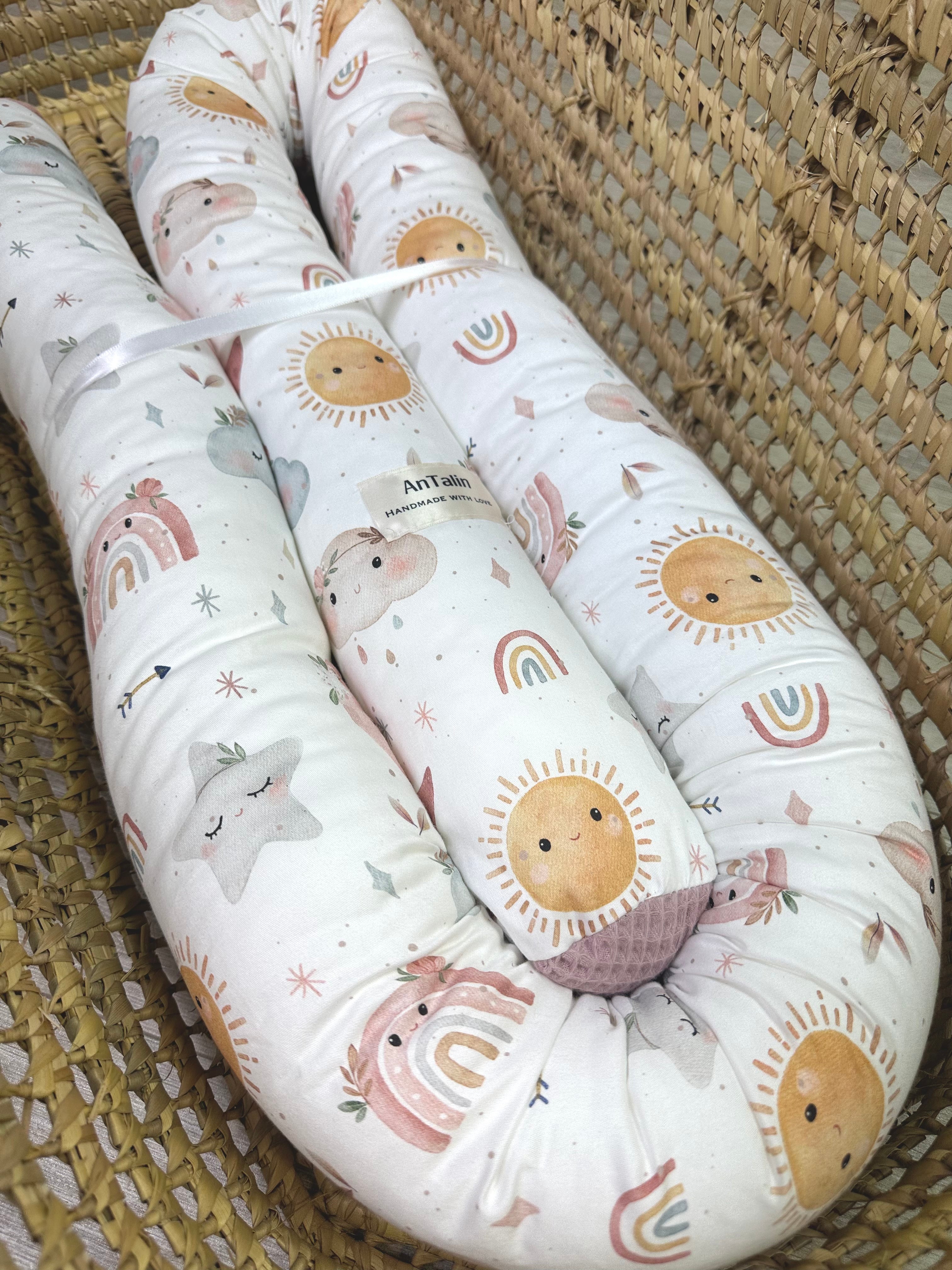 Wickeltischumrandung für Baby Mädchen im Boho-Stil, pinke und beige Muster, von AnTalin, weiche und schützende Babyausstattung