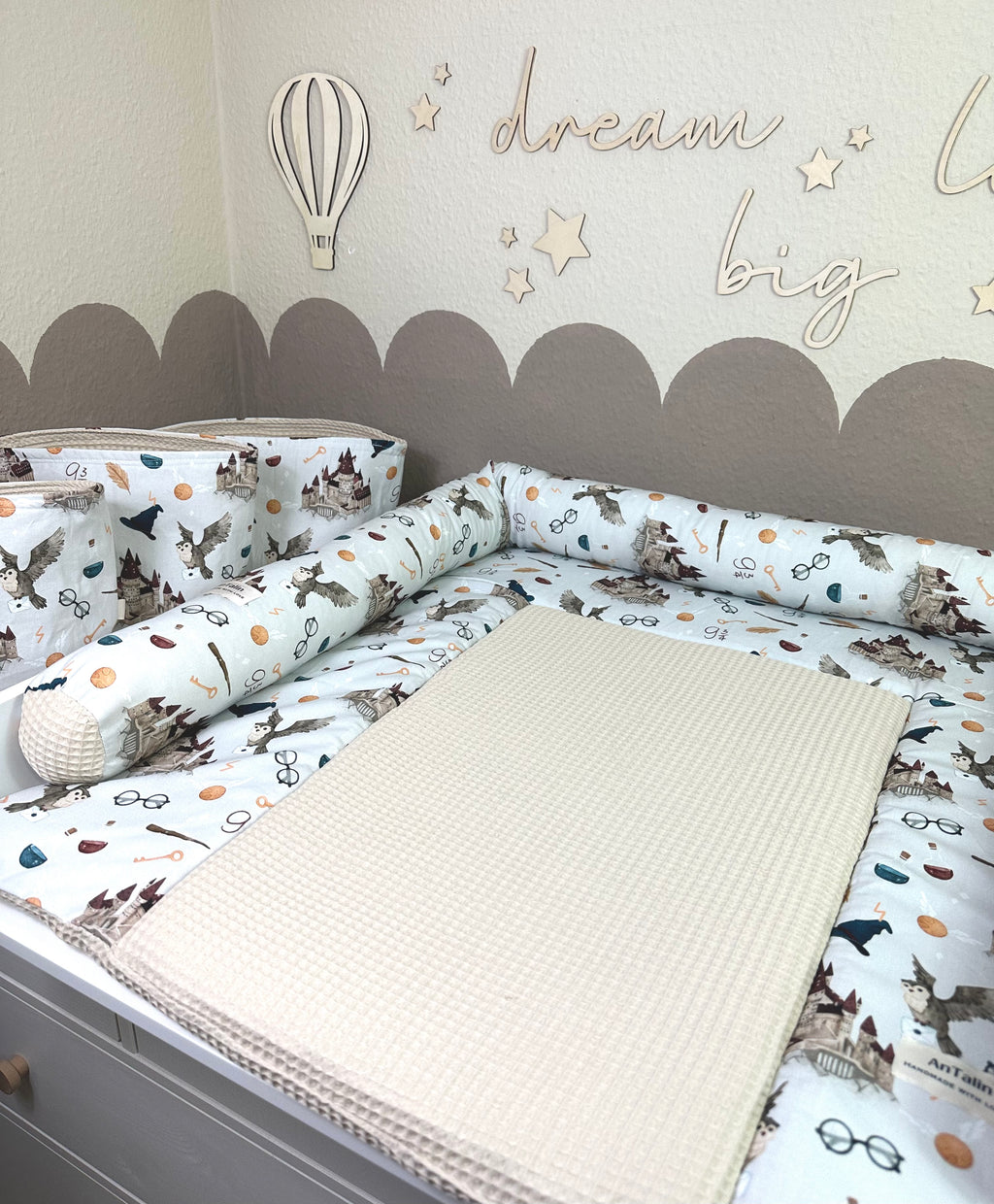 Hellbeiges Utensilo Gleis 9 3/4 von AnTalin aus Waffelpique, platzsparend und stilvoll für Küchenaccessoires