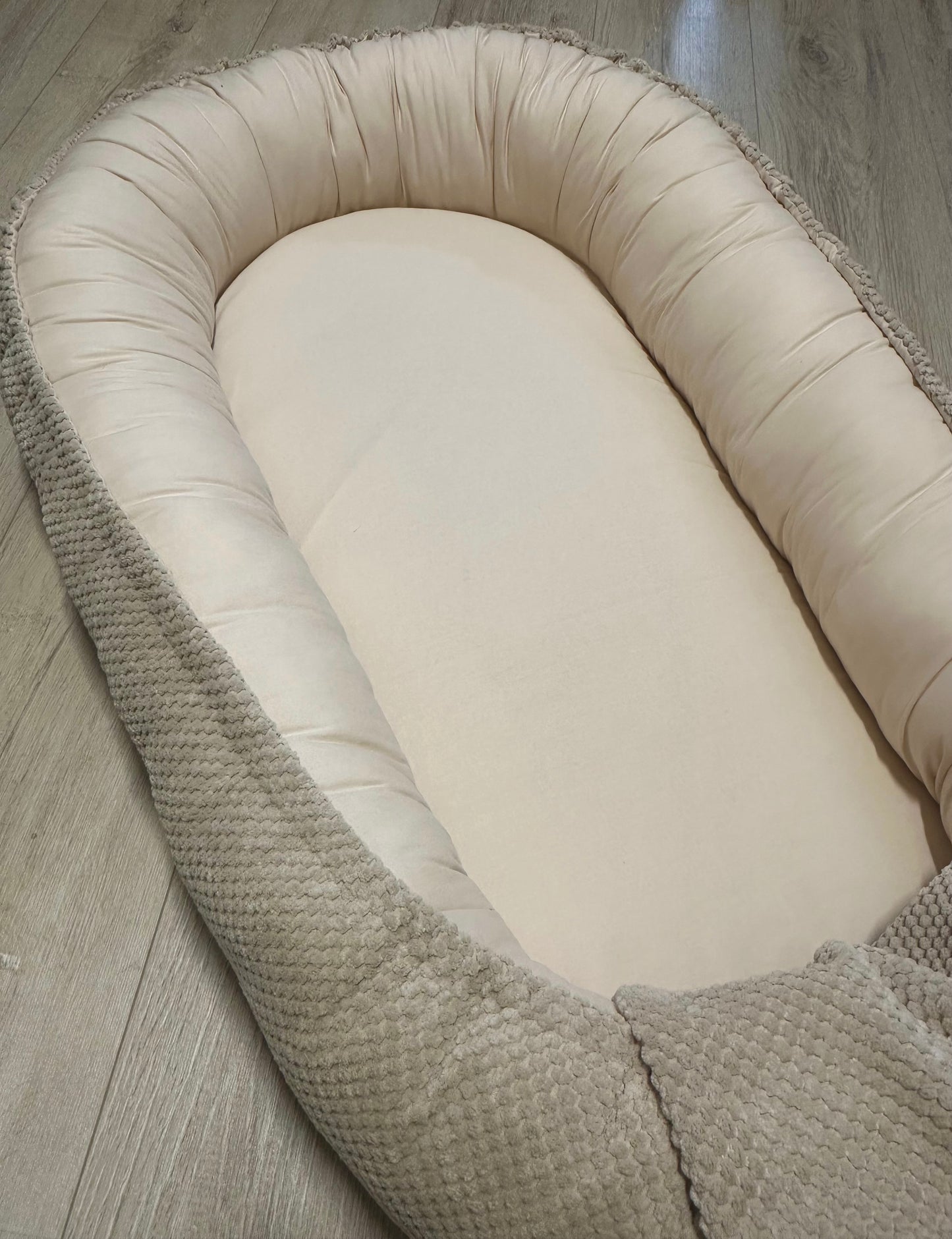 Nestchen Velvet Baumwollstoff beige mit Kordelabdeckung