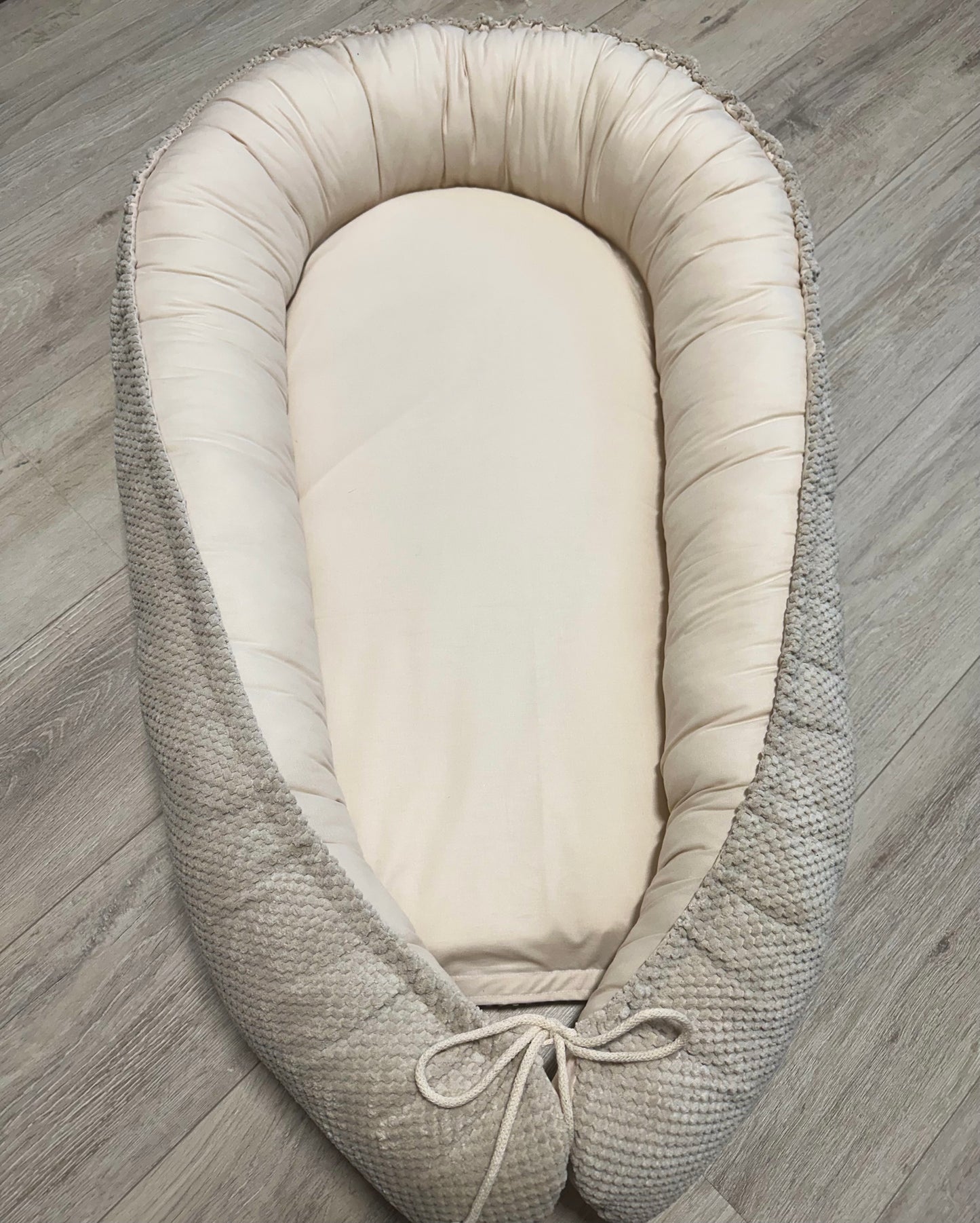 Nestchen Velvet Baumwollstoff beige mit Kordelabdeckung