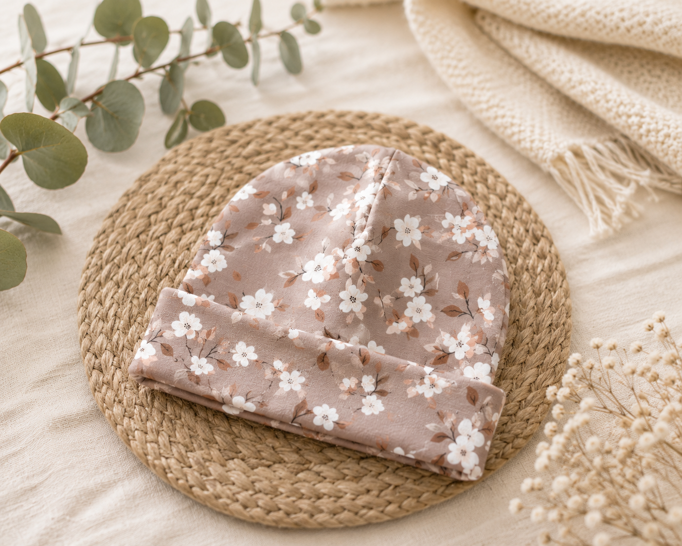 Baby Mütze Vintage Blossom - Weiche Babymütze mit zartem Blumenmuster
