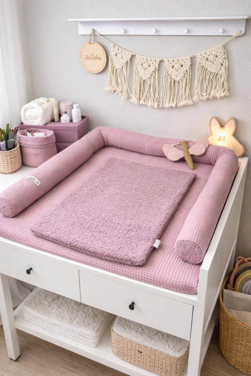 Wickelauflage Waffelpique altrosa von AnTalin, weiche und saugfähige Wickelunterlage in zartem Rosa mit Waffelpique-Oberfläche