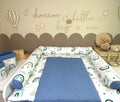Blaue Wickelauflage mit Regenbogenmuster von AnTalin, weiches und bequemes Baby-Wickeltuch für die Babypflege