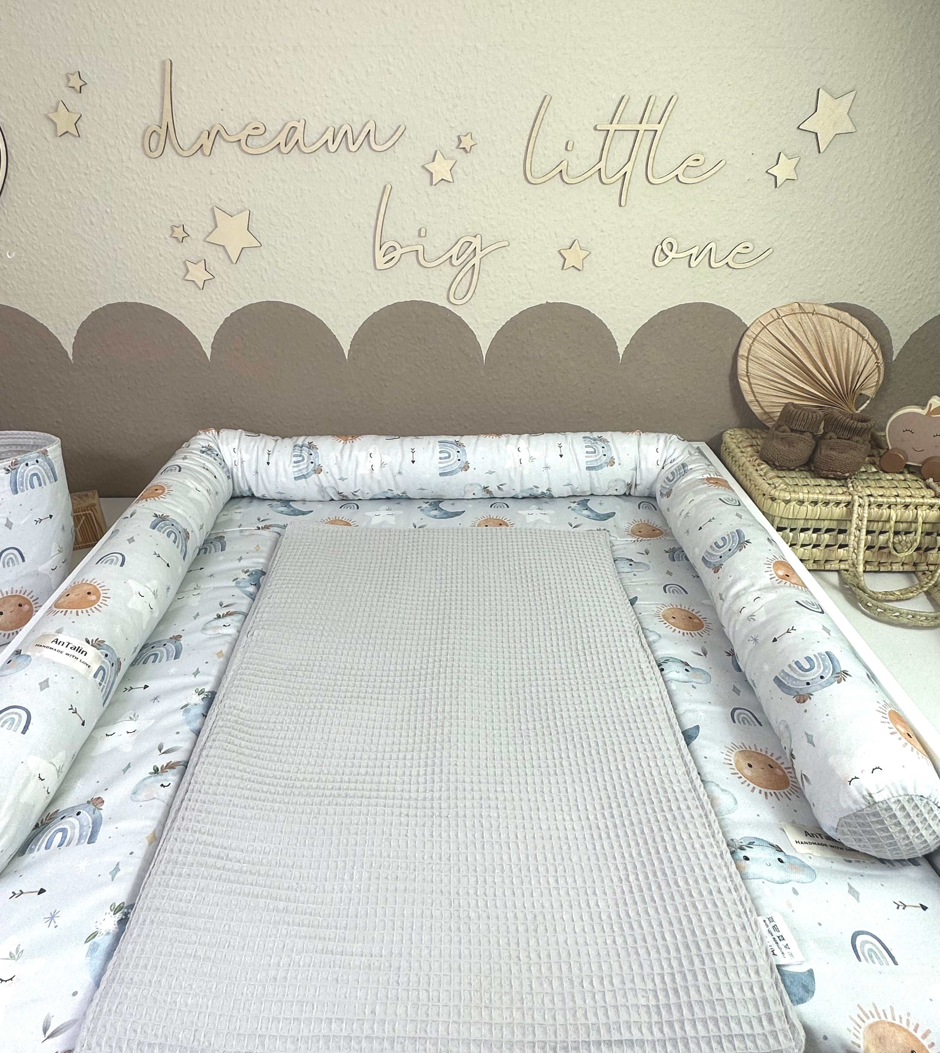 Wickeltischumrandung im Boho-Stil für Baby Jungen, von AnTalin, mit buntem, gemütlichem Design für das Kinderzimmer