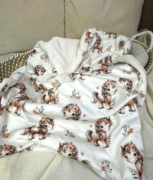 Weiche Babydecke von AnTalin, Kuscheldecke mit Pferdemotiv, Fleece, ideal für Babys und Kleinkinder.