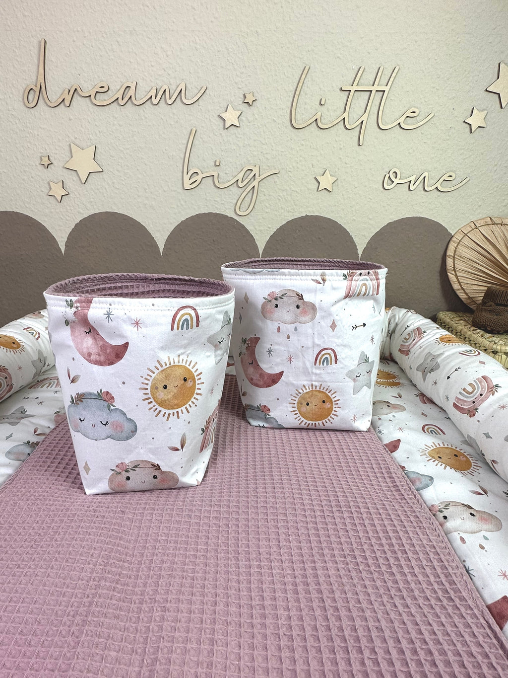 Hübsches Utensilo Boho für Baby-Mädchen, Waffelpique in altrosa, von AnTalin, mit dekorativem Design und Platz für Babyartikel