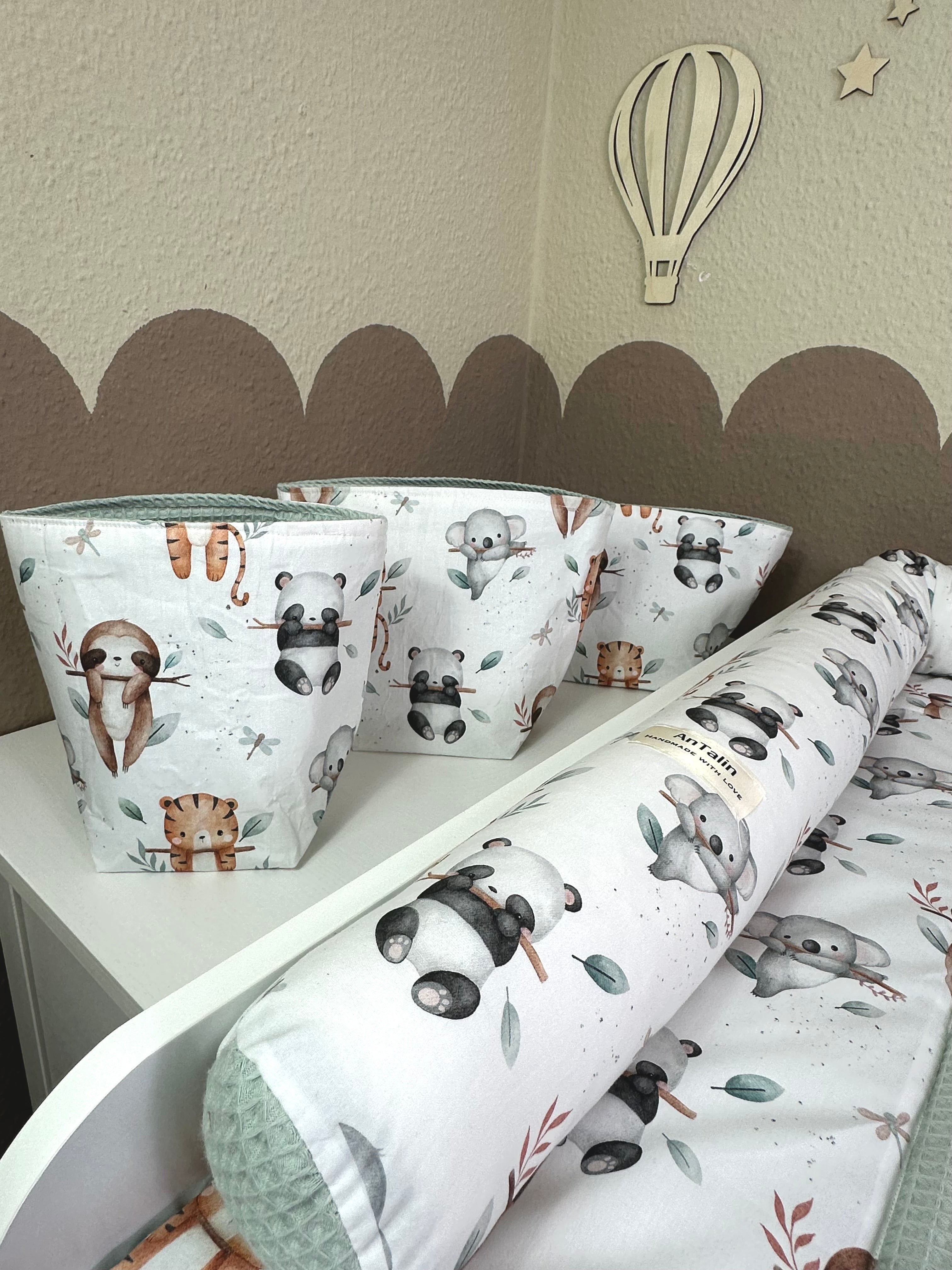 AnTalin Utensilo Animal Friends in mintgrüner Waffelpique, mit Tiermotiven und praktischem Design für Küchenutensilien
