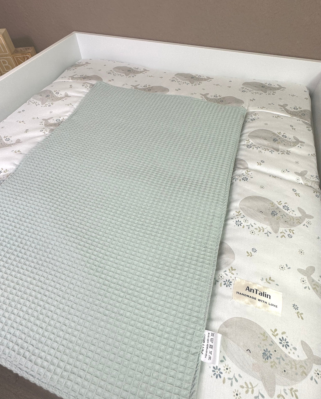 Wickelauflagen Set 5-tlg., kleiner Wal, Waffelpique, mintgrün, weiche Baby-Wickelunterlagen von AnTalin