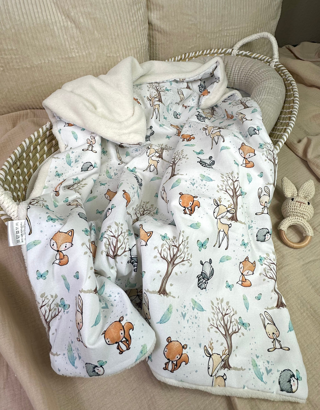 Weiche Babydecke von AnTalin, kuschelige Fleece-Decke mit Waldfreunde-Motiv für Neugeborene und Kleinkinder.