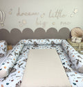 Hellbeige Wickelauflage Gleis 9 3/4 von AnTalin, Waffelpique, weiche und bequeme Baby Wickelunterlage