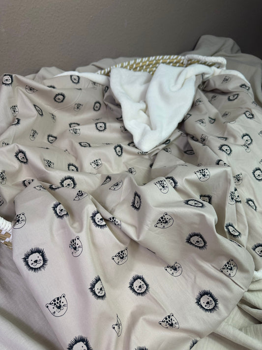 Kuscheldecke Löwenkopf beige 1m x 1m
