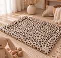 Krabbeldecke Leo Beige - weiche Baby Krabbeldecke mit Leomuster