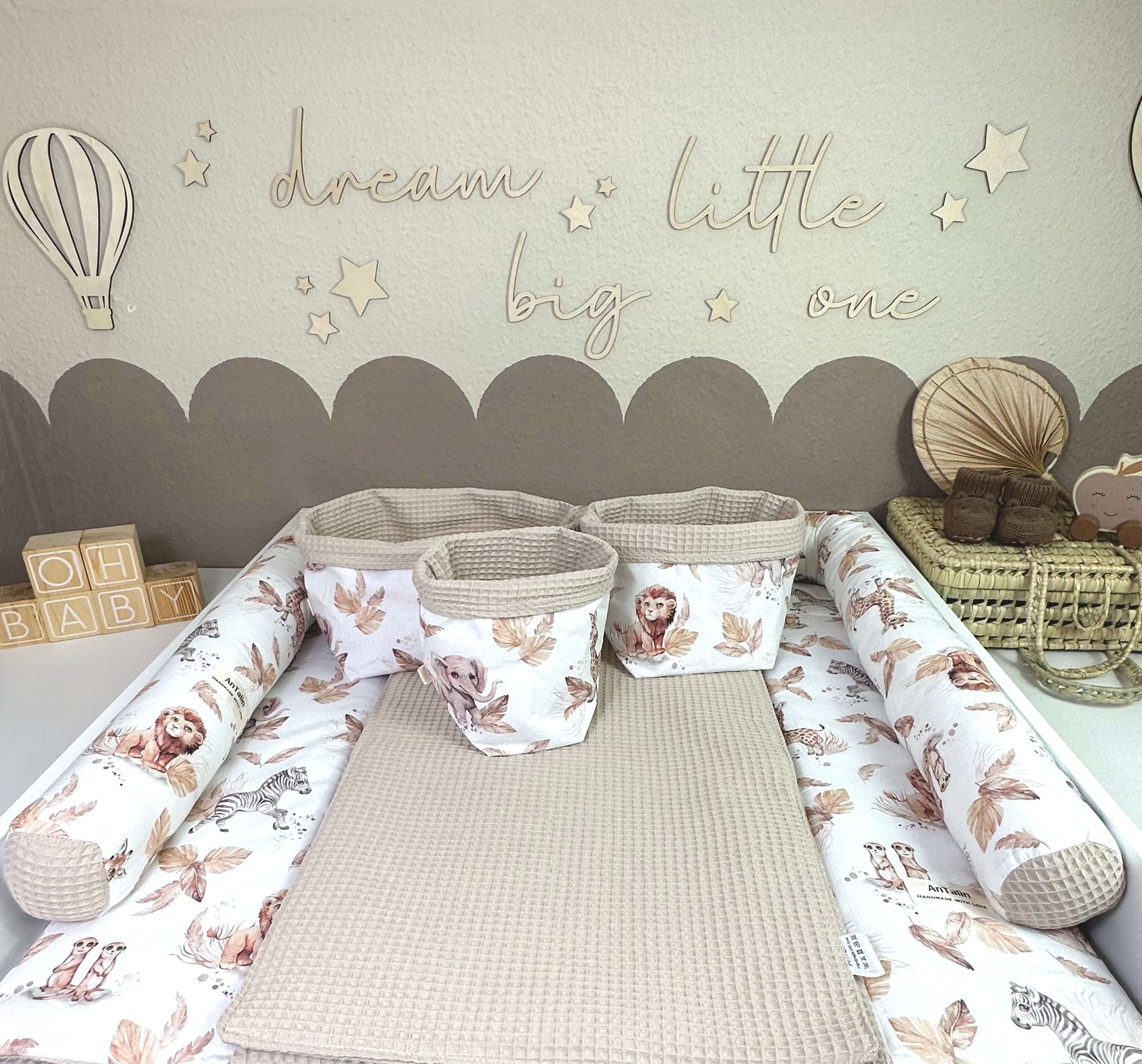 Fünfteiliges Wickelauflagen-Set Safari Waffelpique in hellbeige von AnTalin, weiche Textur, ideal für Babywickelstationen