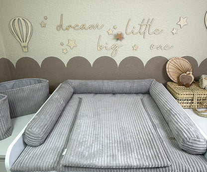 Wickelauflagen Set 5tlg. Aus weichem Breitcord - Komfort und Stil für dein Baby