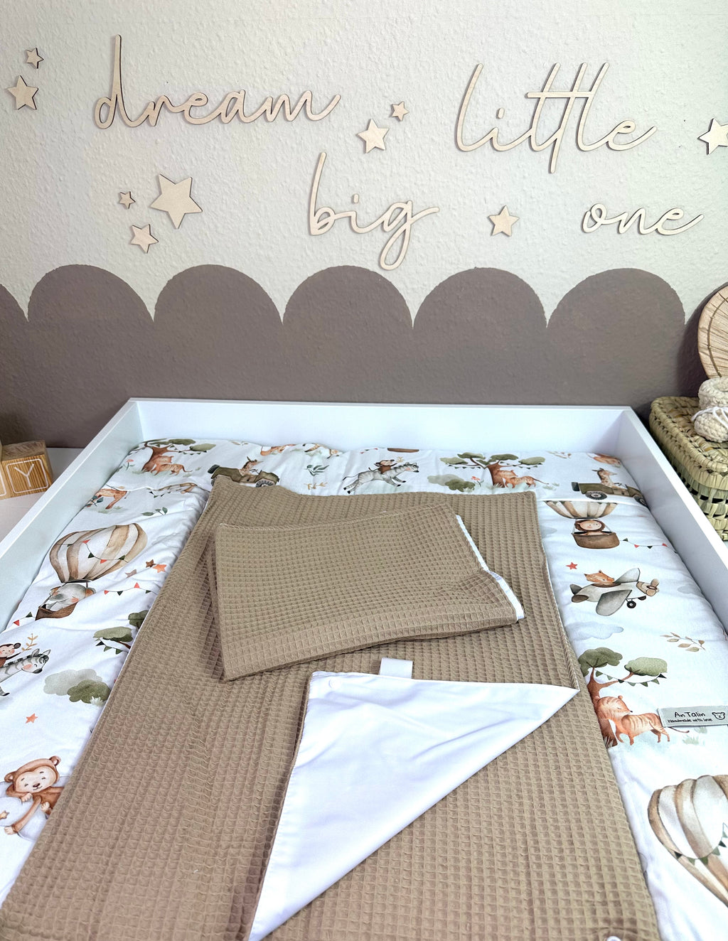 Dunkelbeige Wickelauflage im 3er-Set mit Dschungelmotiv, Waffelpique, von AnTalin für Babys und Wickelkommoden