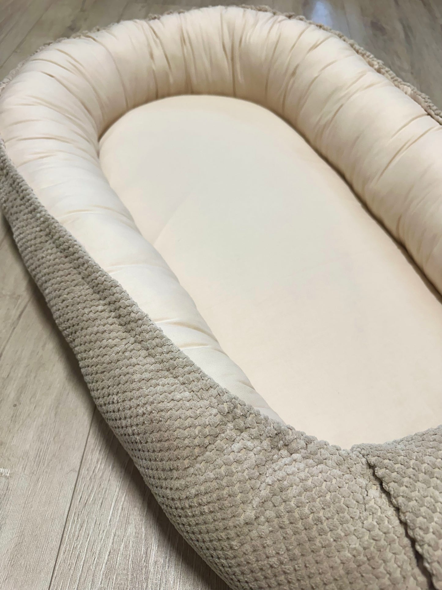 Nestchen Velvet Baumwollstoff beige mit Kordelabdeckung