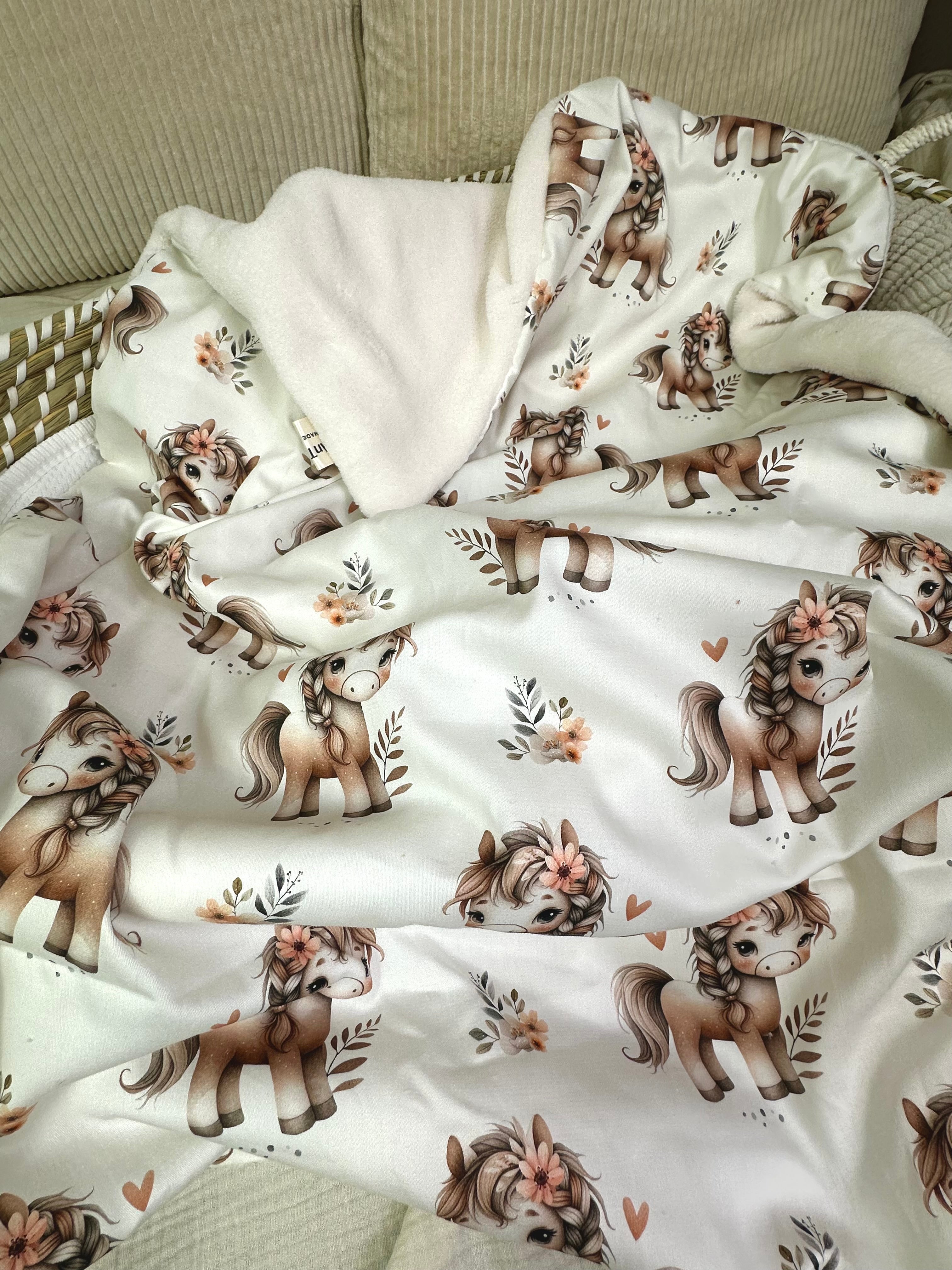 Weiche Babydecke von AnTalin, Kuscheldecke mit Little Horses Motiv aus Fleece, ideal für Neugeborene und Kleinkinder