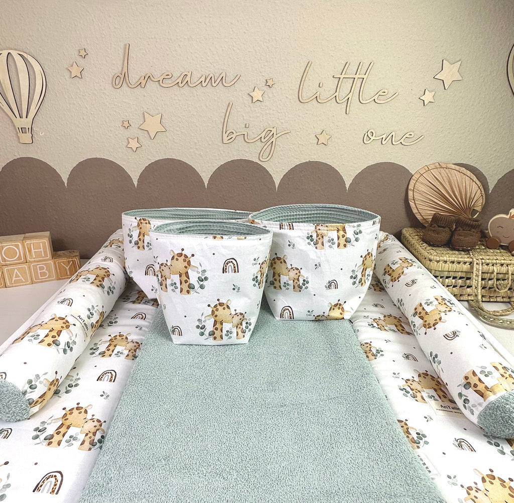 Fünfteiliger Wickelauflagen-Set mit kleinen Giraffen, Frottee in Mintgrün von AnTalin für Babywickelstationen