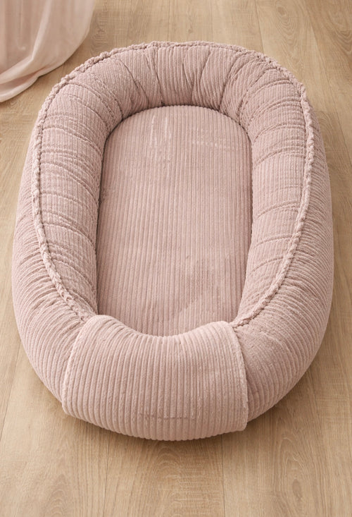 Weiches Breitcord Babynest von AnTalin, bequem für Baby und Kleinkind, zeigt das gestepptes Design und kuschelige Oberfläche