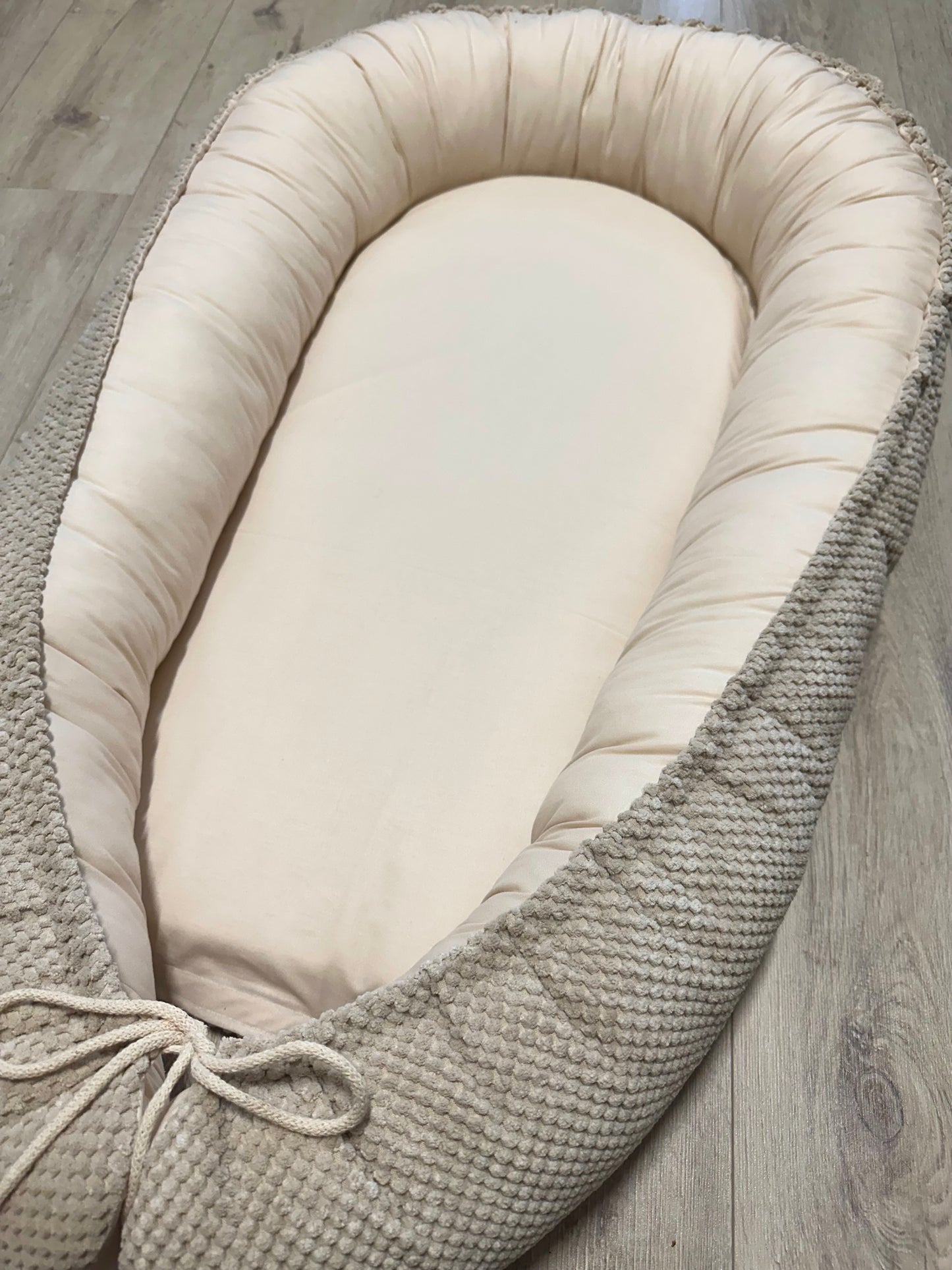 Nestchen Velvet Baumwollstoff beige mit Kordelabdeckung