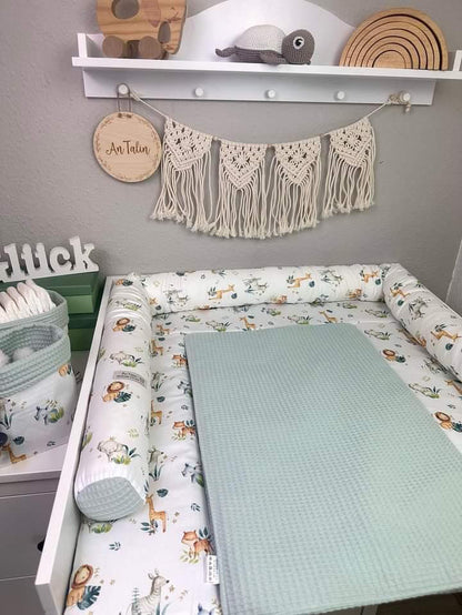 Fünfteiliger Wickelauflagen-Set Safari Liebe in mintgrün von AnTalin mit Waffelpique-Design, geeignet für Babywickelplätze