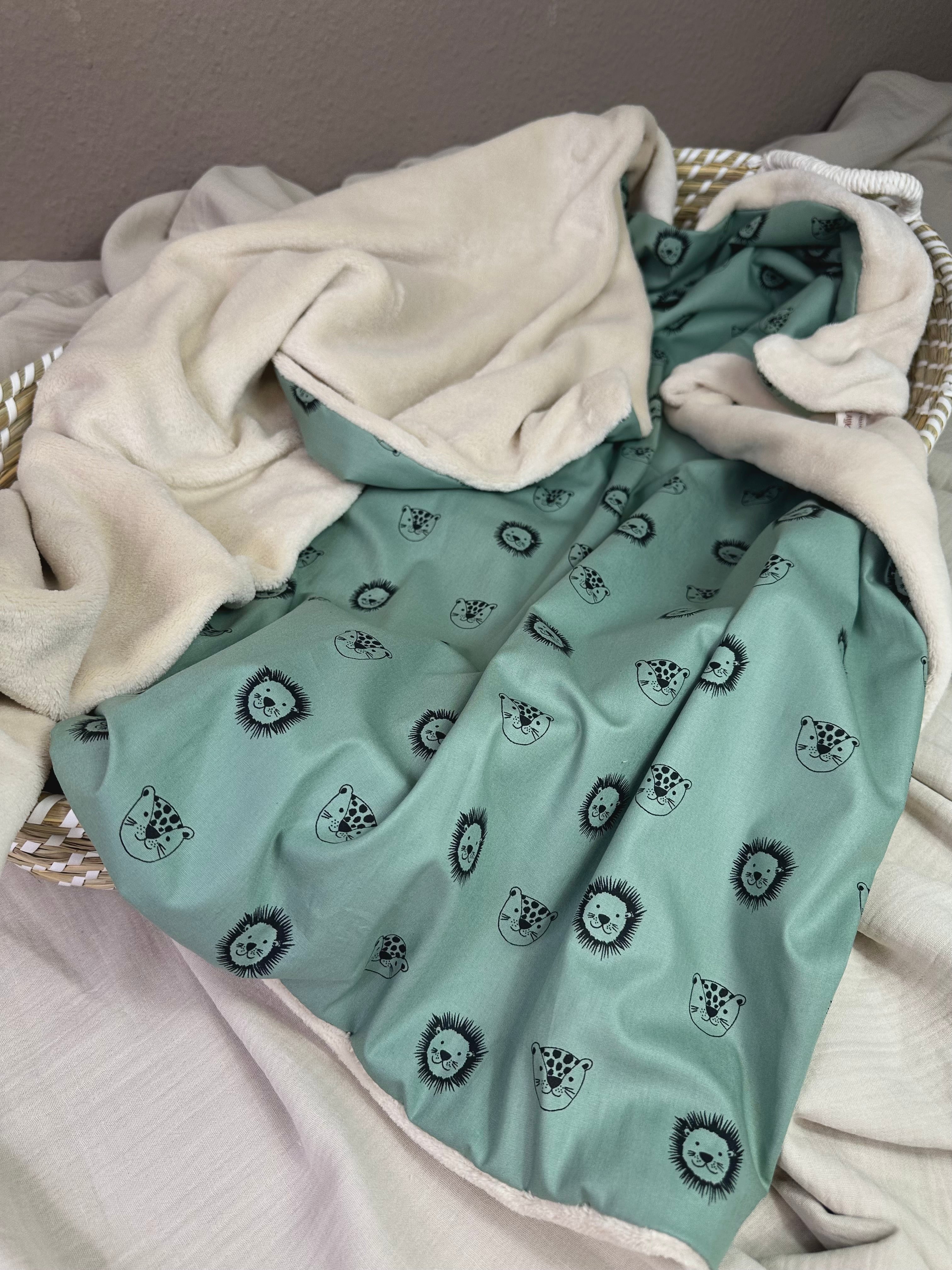 Kuscheldecke Löwenkopf grün 1m x 1m - AnTalin