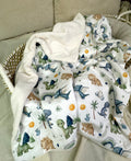 Weiche Babydecke von AnTalin, kuschelige Fleece-Decke mit kleinem Dino-Motiv für Babys und Kleinkinder.