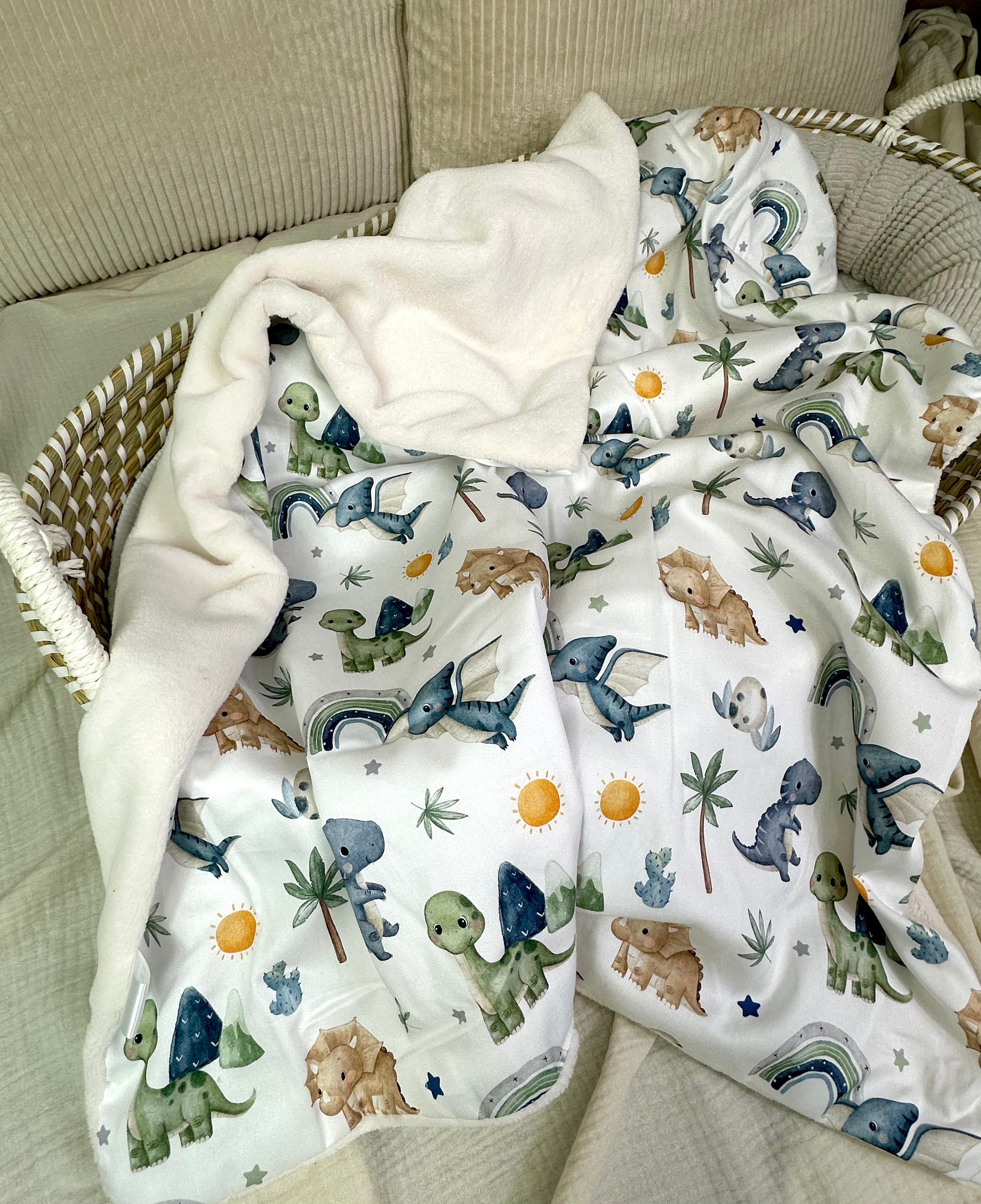 Weiche Babydecke von AnTalin, kuschelige Fleece-Decke mit kleinem Dino-Motiv für Babys und Kleinkinder.