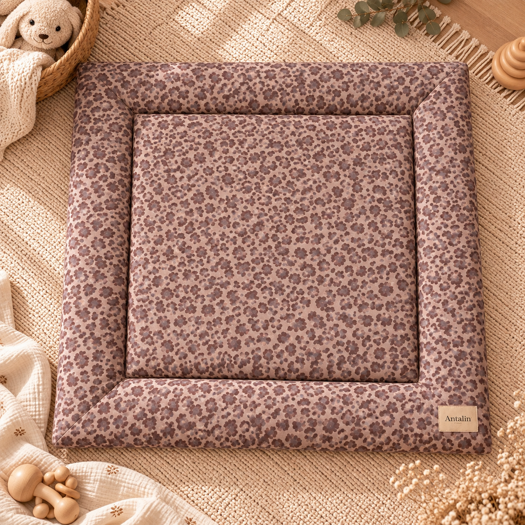 Krabbeldecke Leo Taupe - weiche Baby Krabbeldecke mit Leomuster