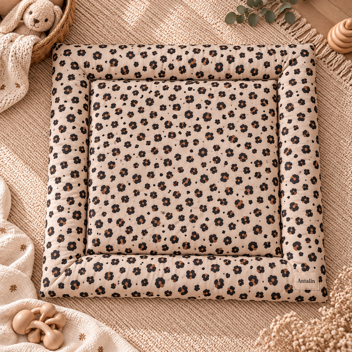 Krabbeldecke Leo Beige - weiche Baby Krabbeldecke mit Leomuster