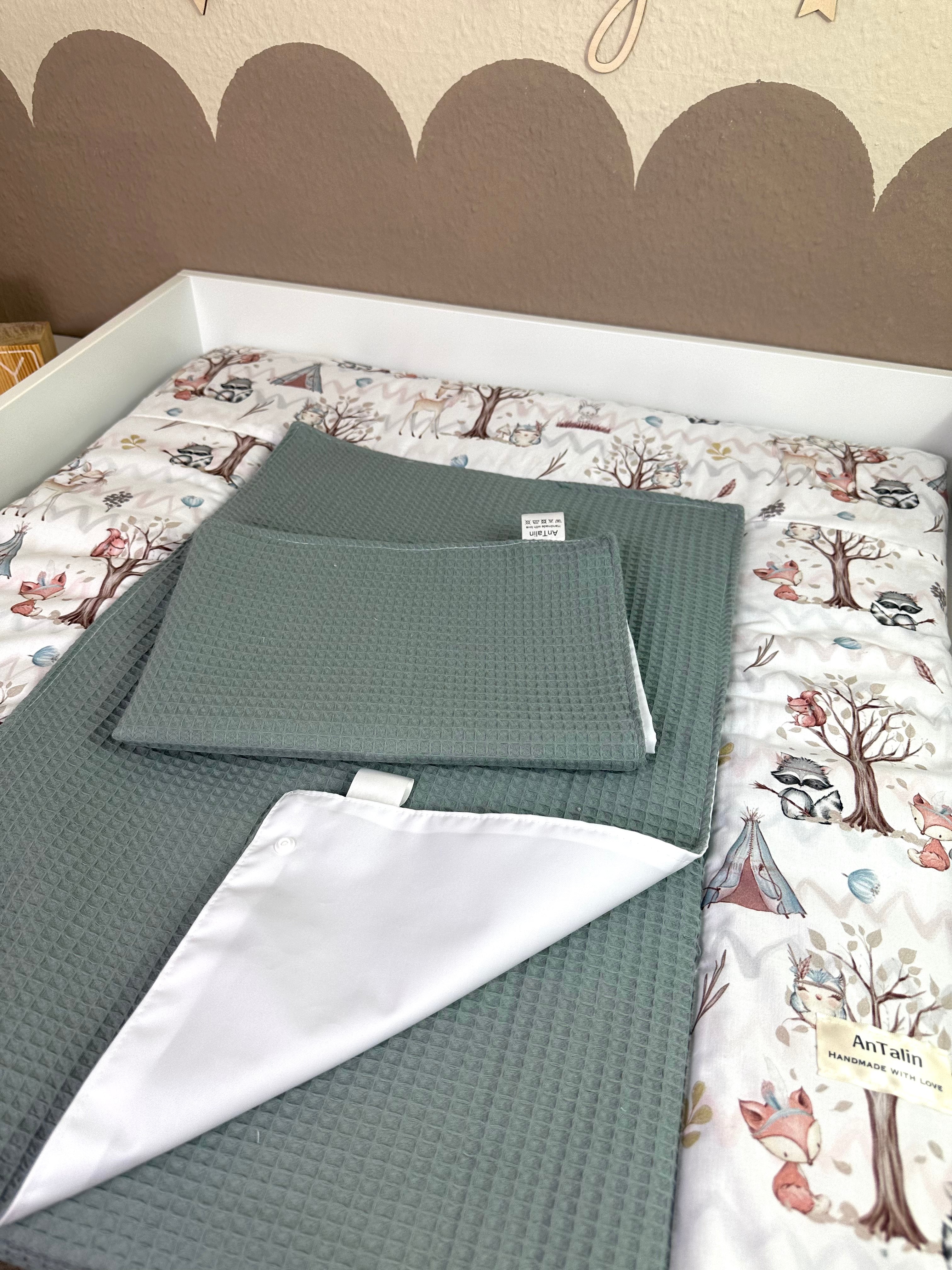 Wickelauflagen Set 3-tlg. Waldtiere, Waffelpique in dusty mint, weiche Kinder-Wickelunterlagen von AnTalin