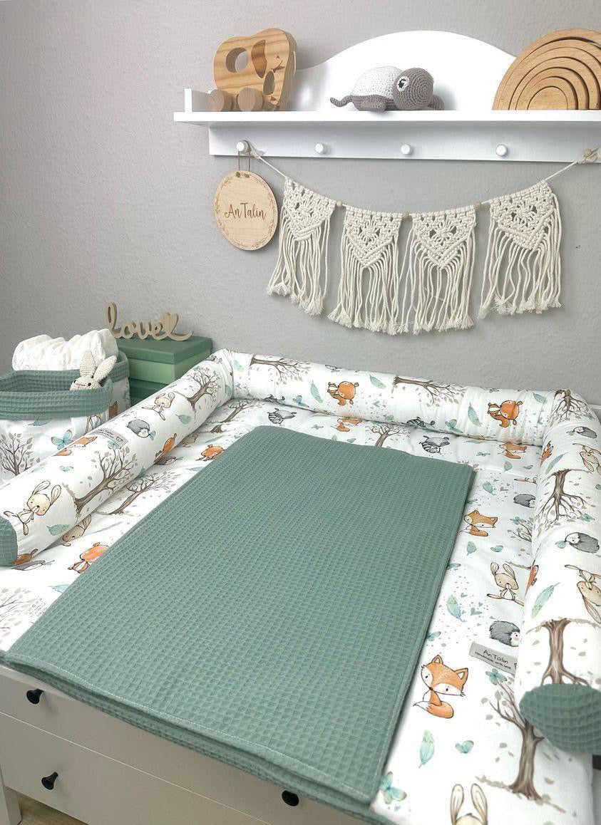 Wickelauflagen Set 5-teilig von AnTalin, waffelpique, altgrüner Waldfreunde-Design, ideal für Babywickelstationen