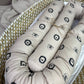 Bettschlange Löwenkopf beige