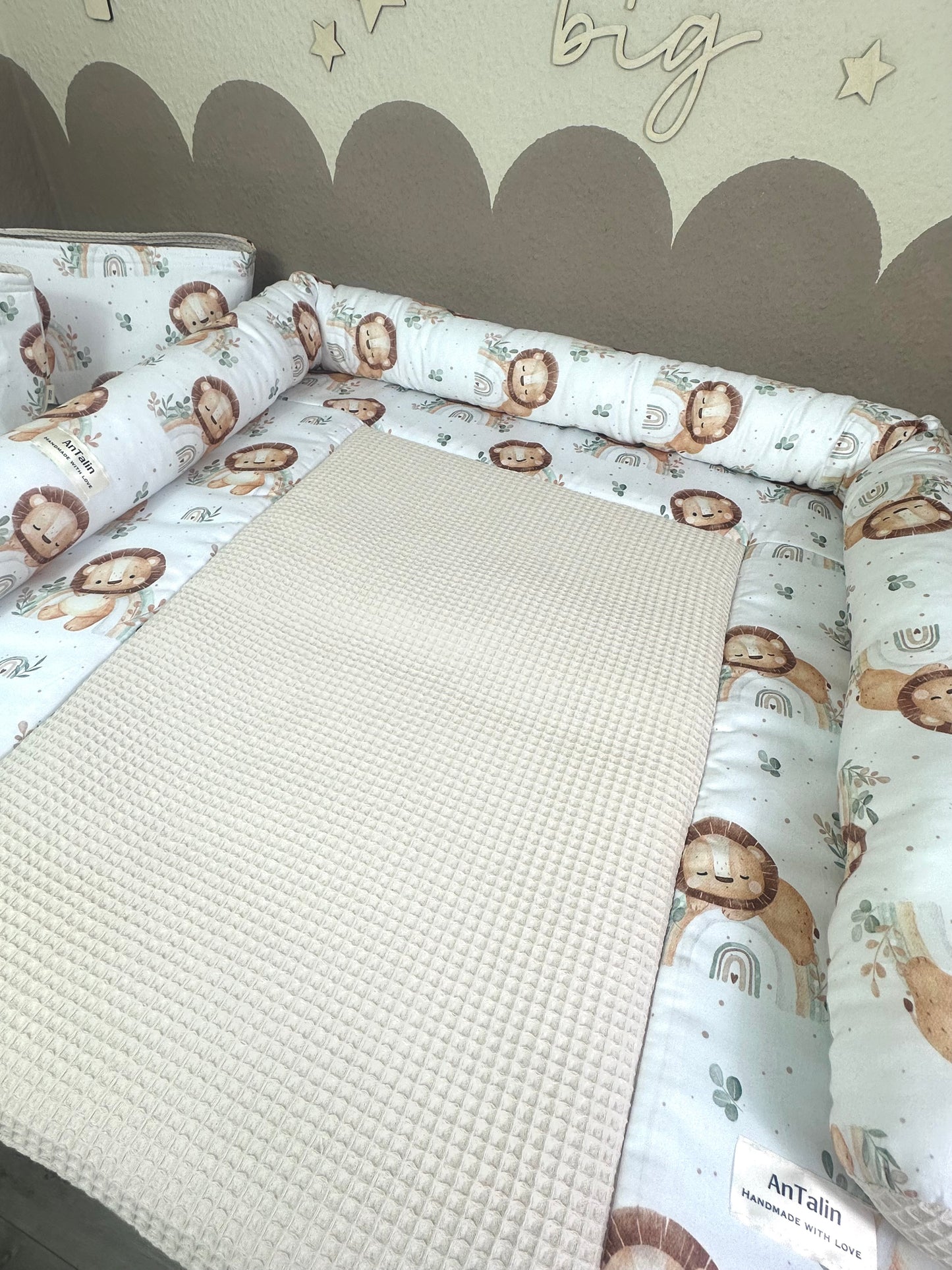 Wickelauflage Lion Rainbow, waffelpique hell beige