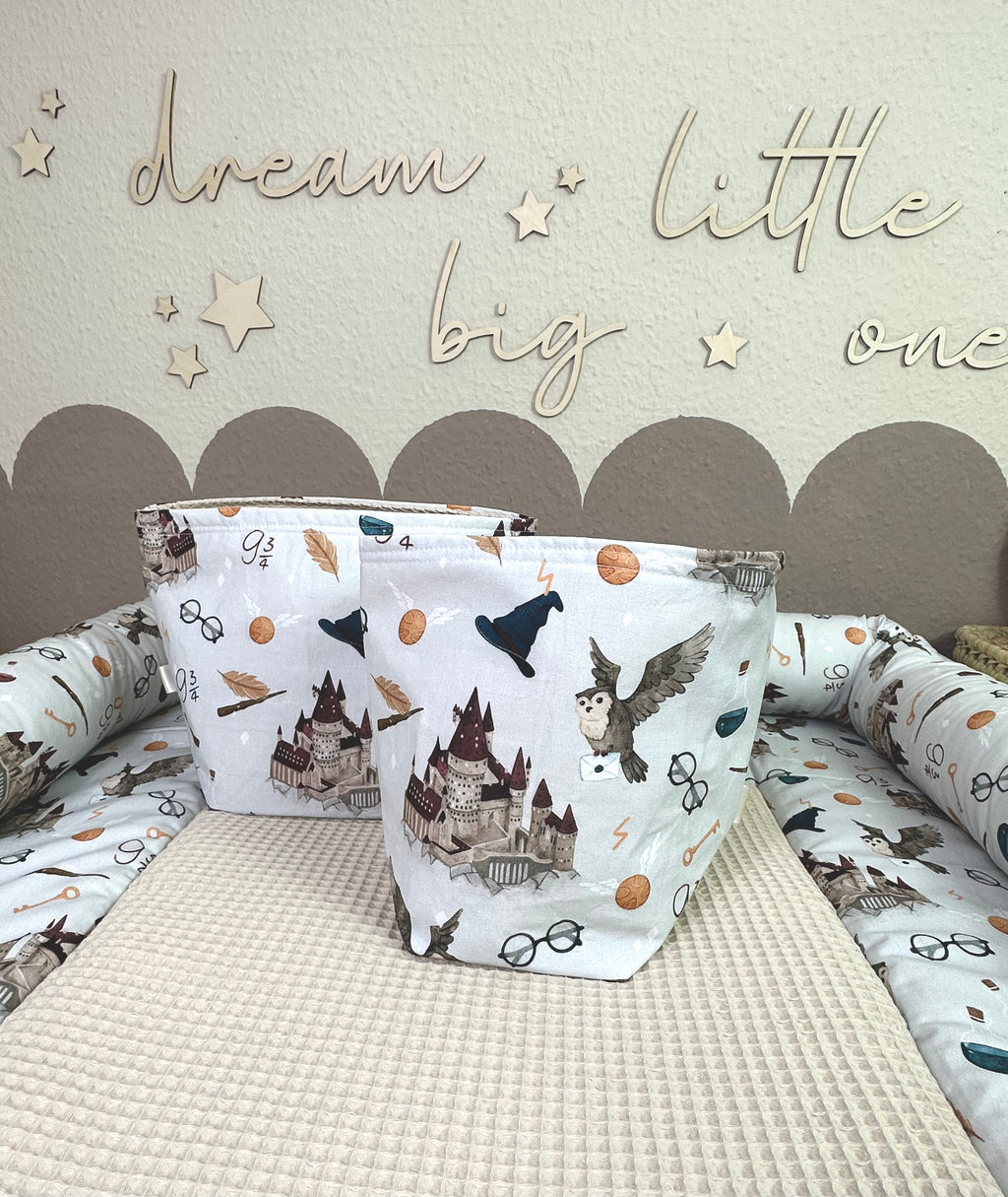 Wickelauflagen Set 5-teilig, hell beige Waffelpique, mit Gleis 9 3/4 Design, von AnTalin, für Babywickelstationen