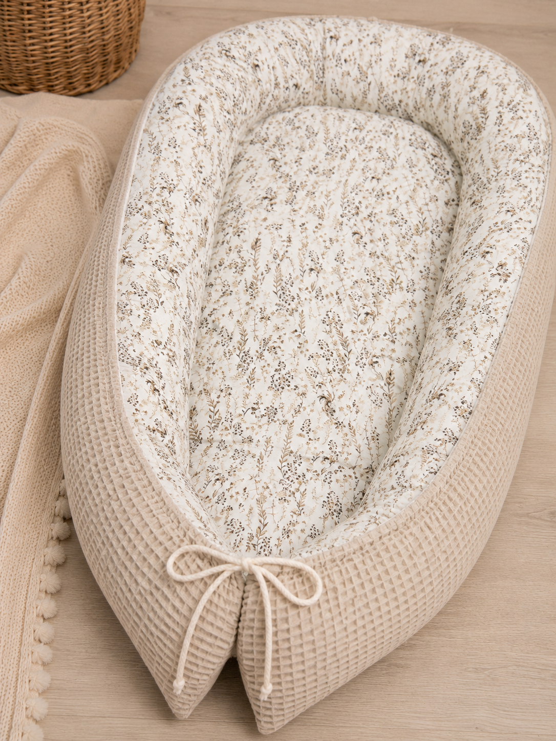 Nestchen mit Gräsermuster von AnTalin, weiches und bequemes Nestchen für Babys, ideal für das Kinderbett oder die Wiege.