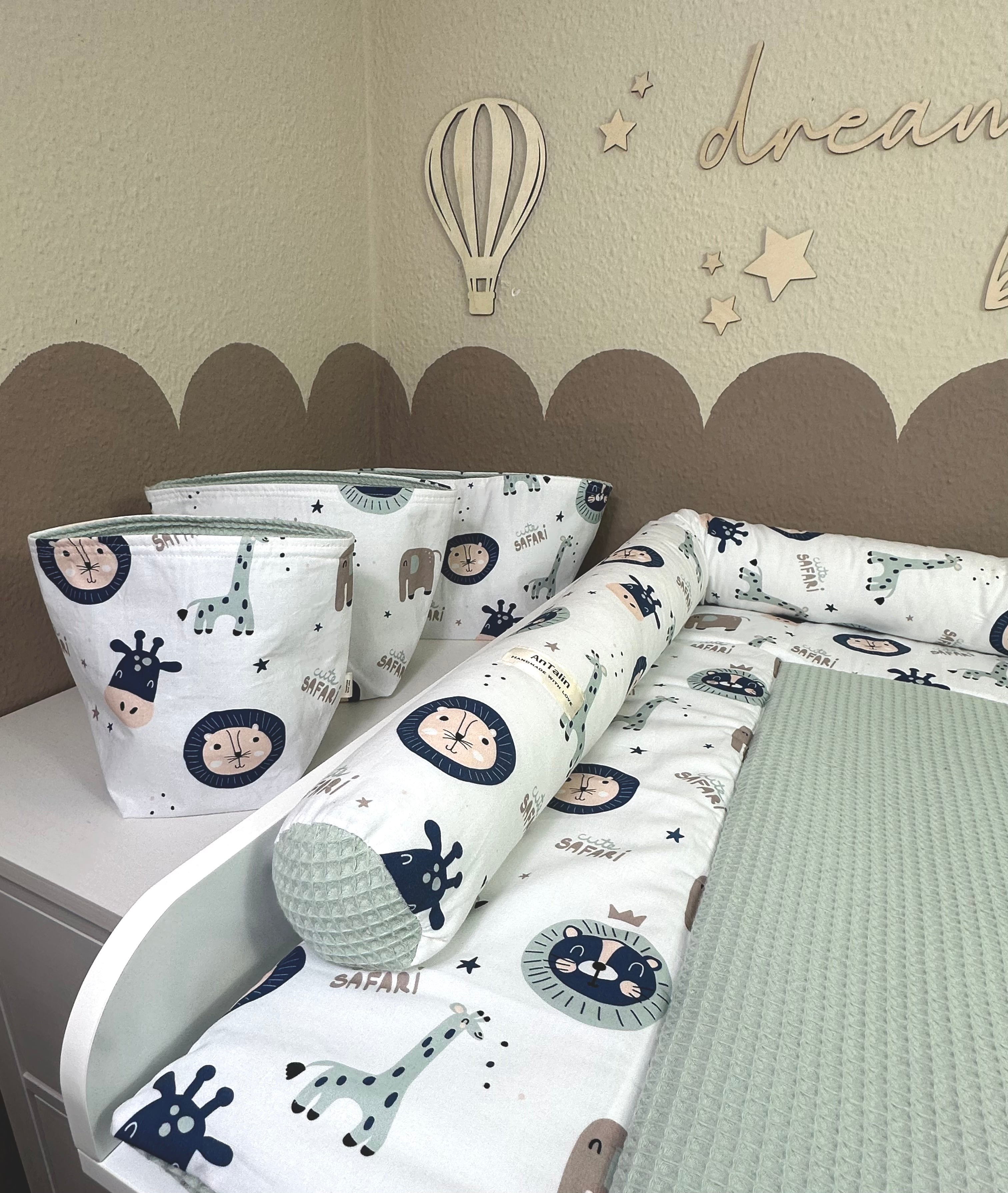 Wickelauflagen-Set 5-teilig Small Wildlife in Waffelpique mintgrün von AnTalin, weiche und bequeme Wickelunterlagen für Babys
