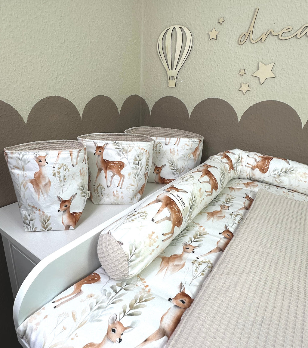 Helles Beiges Waffelpique Utensilo "Magic of the Forest" von AnTalin, mit naturinspiriertem Design und Platz für Küchenutensilien.