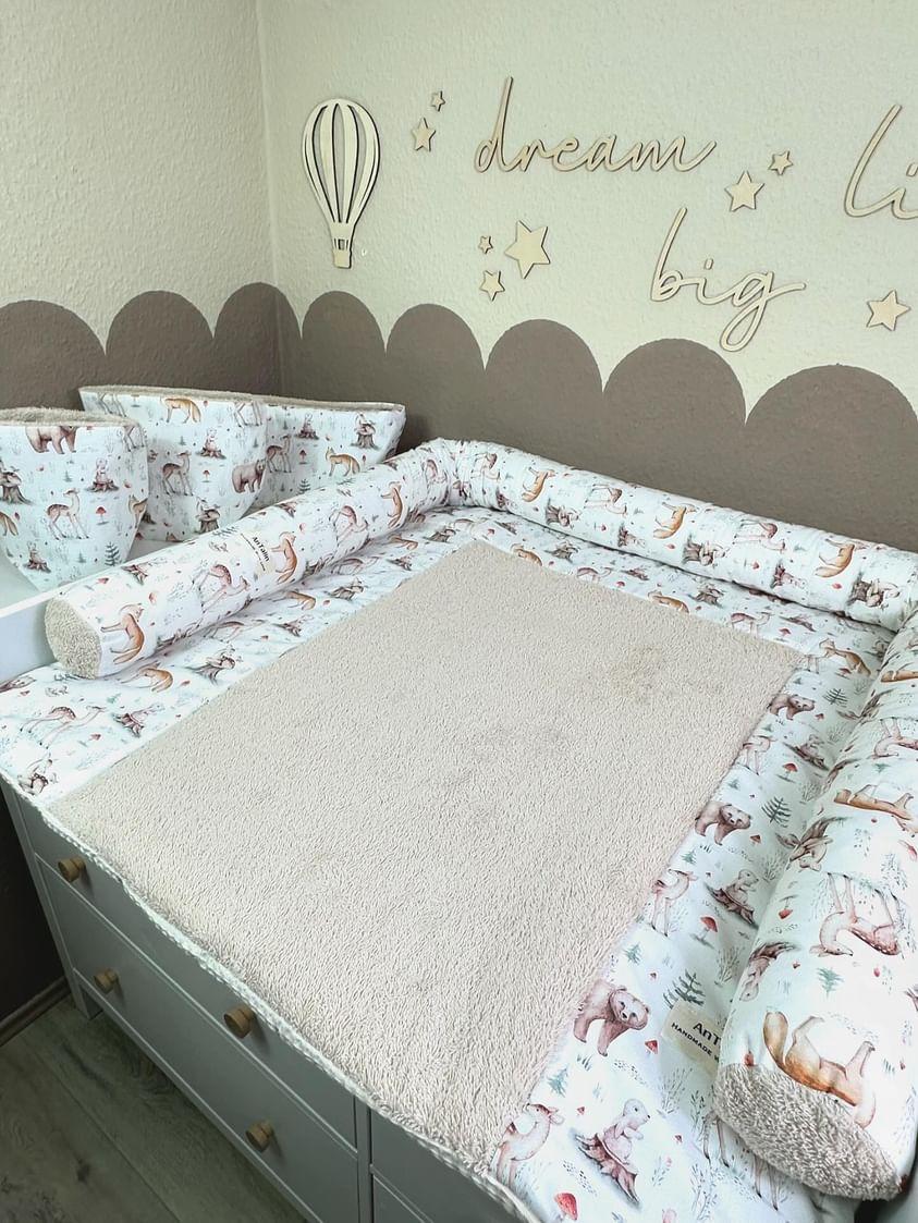 Wickelauflagen-Set 5-teilig mit Wildtier-Motiv, beiger Frottee, von AnTalin, für Babys und Kinder.