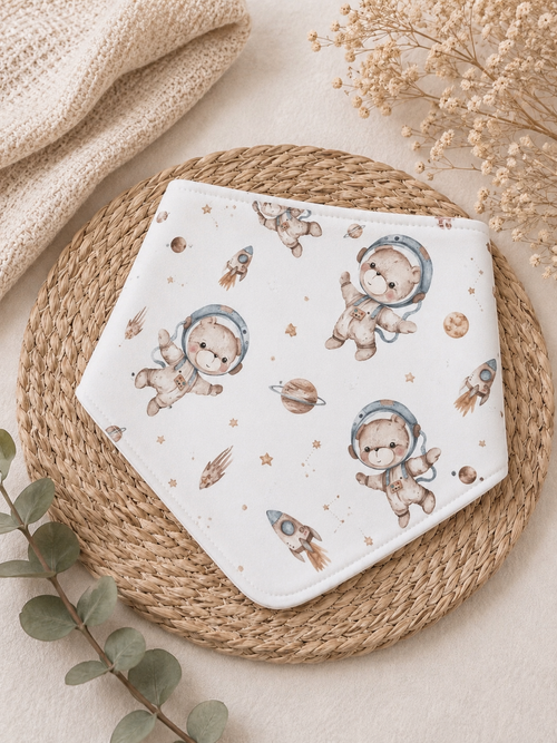 Handgefertigtes AnTalin Baby-Dreieckstuch mit Space Teddy Design und Astronauten-Bären für Babys und Kleinkinder.